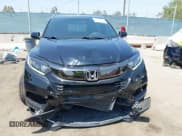 ✅ 2022 Honda HR-V Sport • VIN: 3CZRU5H15NM724660 • Lot: 42359180. Wystawiony na IAAI z przebiegiem 43 082 mil. Bezpłatny archiwum sprzedaży aukcyjnych z USA i szczegółowy raport historii pojazdu na DreamBid. Zdjęcie 12.