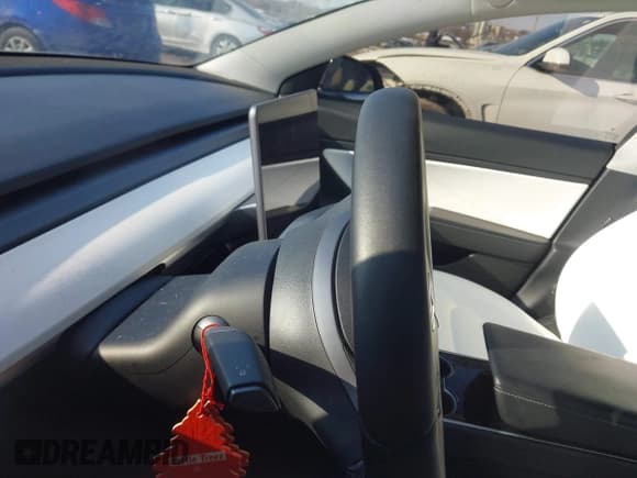 ✅ 2020 Tesla Model 3 Standard Range Plus • VIN: 5YJ3E1EA6LF662080 • Lot: 41410445. Wystawiony na IAAI z przebiegiem Nie podano. Bezpłatny archiwum sprzedaży aukcyjnych z USA i szczegółowy raport historii pojazdu na DreamBid. Zdjęcie 7.