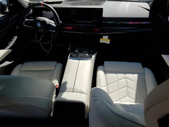 ✅ 2024 BMW i5 M60 • VIN: WBY43FK09RCR58587 • Лот: 67396684. Опубликован ранее на Copart с пробегом 387 миль. Бесплатный доступ к архиву аукционных продаж из США и подробный отчёт об истории автомобиля на DreamBid. Изображение 8.