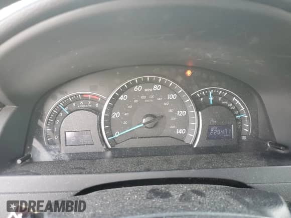 2013 Toyota Camry L z VIN 4T4BF1FK1DR305464, wystawiony jako Copart lot #81585885 z przebiegiem 229 471 mil mil oraz Szkoda całkowita • Salvage title. Historia ofert i sprzedaży dostępna na DreamBid. Obrazek 9.