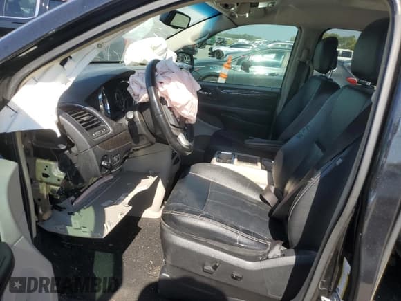 ✅ 2016 Chrysler Town & Country Touring • VIN: 2C4RC1BGXGR301180 • Lot: 80942375. Wystawiony na Copart z przebiegiem Nie podano. Bezpłatny archiwum sprzedaży aukcyjnych z USA i szczegółowy raport historii pojazdu na DreamBid. Zdjęcie 7.