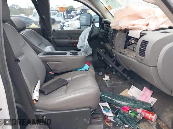 ✅ 2009 Chevrolet Silverado 2500HD • VIN: 1GBHC49KX9E123802 • Lot: 40613505. Wystawiony na IAAI z przebiegiem 159 401 mil. Bezpłatny archiwum sprzedaży aukcyjnych z USA i szczegółowy raport historii pojazdu na DreamBid. Zdjęcie 5.