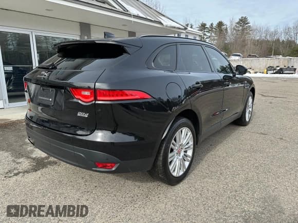 ✅ 2017 Jaguar F-Pace 20d Premium • VIN: SADCJ2BN5HA096670 • Lot: 49118245. Wystawiony na Copart z przebiegiem 146 291 mil. Bezpłatny archiwum sprzedaży aukcyjnych z USA i szczegółowy raport historii pojazdu na DreamBid. Zdjęcie 4.