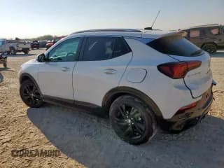 ✅ 2024 Buick Encore GX Sport Touring • VIN: KL4AMDSL9RB168285 • Lot: 85005925. Wystawiony na Copart z przebiegiem 31 402 mil. Bezpłatny archiwum sprzedaży aukcyjnych z USA i szczegółowy raport historii pojazdu na DreamBid. Zdjęcie 2.