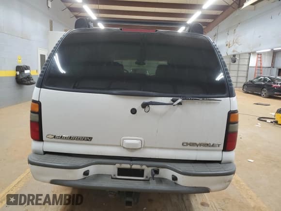 ✅ 2005 Chevrolet Suburban LT • VIN: 3GNFK16ZX5G184843 • Лот: 44158985. Опубликован ранее на Copart с пробегом 323 834 миль. Бесплатный доступ к архиву аукционных продаж из США и подробный отчёт об истории автомобиля на DreamBid. Изображение 6.