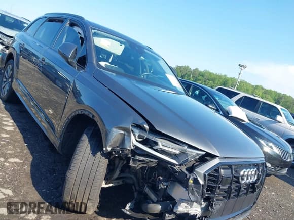 ✅ 2022 Audi Q7 Premium Plus • VIN: WA1LJBF77ND000677 • Lot: 42265309. Wystawiony na IAAI z przebiegiem 59 412 mil. Bezpłatny archiwum sprzedaży aukcyjnych z USA i szczegółowy raport historii pojazdu na DreamBid. Zdjęcie 20.