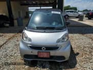 ✅ 2015 Smart fortwo Passion • VIN: WMEEK3BA1FK830296 • Lot: 56401725. Wystawiony na Copart z przebiegiem 80 988 mil. Bezpłatny archiwum sprzedaży aukcyjnych z USA i szczegółowy raport historii pojazdu na DreamBid. Zdjęcie 5.