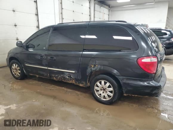✅ 2007 Chrysler Town & Country Touring • VIN: 2A4GP54L27R310365 • Lot: 90981405. Listed on Copart with 210,527 mi. Free auction sales archive from the USA and detailed vehicle history report at DreamBid. Image 2.