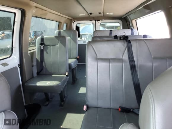 ✅ 2009 Ford Econoline Cargo • VIN: 1FTNS24W09DA17459 • Lot: 56044445. Wystawiony na Copart z przebiegiem 177 697 mil. Bezpłatny archiwum sprzedaży aukcyjnych z USA i szczegółowy raport historii pojazdu na DreamBid. Zdjęcie 10.