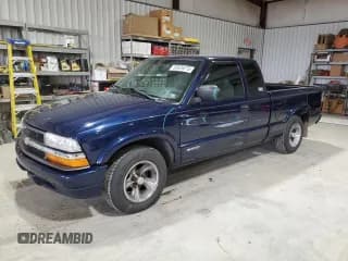 ✅ 2001 Chevrolet S-10 LS • VIN: 1GCCS19W018256081 • Лот: 53629275. Опубликован ранее на Copart с пробегом 145 627 миль. Бесплатный доступ к архиву аукционных продаж из США и подробный отчёт об истории автомобиля на DreamBid. Изображение 1.