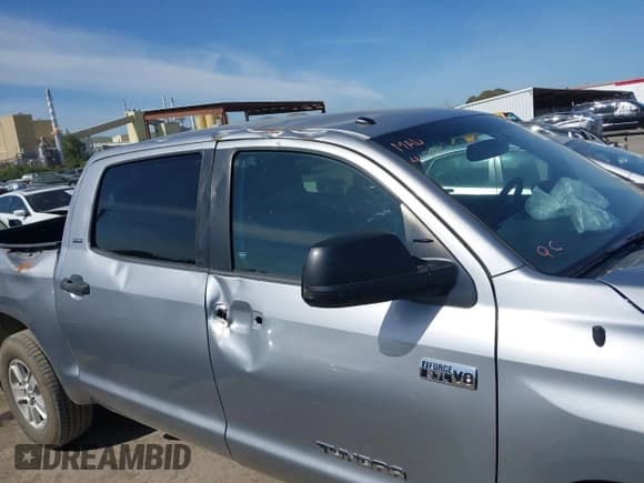 ✅ 2017 Toyota Tundra SR5 • VIN: 5TFDY5F18HX616846 • Лот: 42086463. Опубликован ранее на IAAI с пробегом 225 892 миль. Бесплатный доступ к архиву аукционных продаж из США и подробный отчёт об истории автомобиля на DreamBid. Изображение 6.