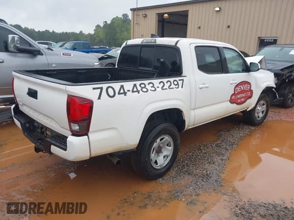 ✅ 2021 Toyota Tacoma SR • VIN: 3TYAX5GN8MT032040 • Лот: 42935680. Опубликован ранее на IAAI с пробегом 60 348 миль. Бесплатный доступ к архиву аукционных продаж из США и подробный отчёт об истории автомобиля на DreamBid. Изображение 4.