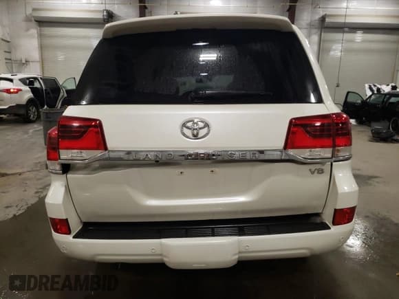 ✅ 2016 Toyota Land Cruiser • VIN: JTMCY7AJ8G4043932 • Lot: 44205405. Listed on Copart with 121,786 mi. Free auction sales archive from the USA and detailed vehicle history report at DreamBid. Image 6.