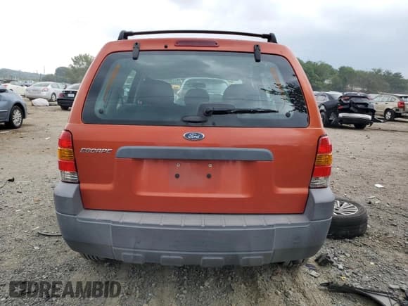 ✅ 2007 Ford Escape XLS • VIN: 1FMYU02Z67KA75475 • Lot: 67788525. Wystawiony na Copart z przebiegiem 73 980 mil. Bezpłatny archiwum sprzedaży aukcyjnych z USA i szczegółowy raport historii pojazdu na DreamBid. Zdjęcie 6.