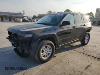 ✅ 2024 Jeep Grand Cherokee Laredo X • VIN: 1C4RJGAG6RC709276 • Лот: 80744885. Опубликован ранее на Copart с пробегом 28 238 миль. Бесплатный доступ к архиву аукционных продаж из США и подробный отчёт об истории автомобиля на DreamBid. Изображение 1.