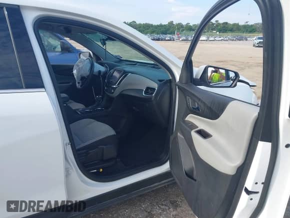 2020 Chevrolet Equinox LT z VIN 2GNAXKEV4L6180165, wystawiony jako IAAI lot #43087345 z przebiegiem 108 585 mil mil oraz . Historia ofert i sprzedaży dostępna na DreamBid. Obrazek 5.