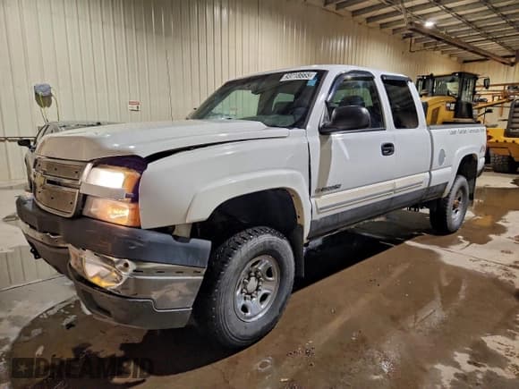 ✅ 2005 Chevrolet Silverado 2500HD LS • VIN: 1GCHK29U45E311987 • Lot: 93718665. Wystawiony na Copart z przebiegiem 256 364 mil. Bezpłatny archiwum sprzedaży aukcyjnych z USA i szczegółowy raport historii pojazdu na DreamBid. Zdjęcie 1.