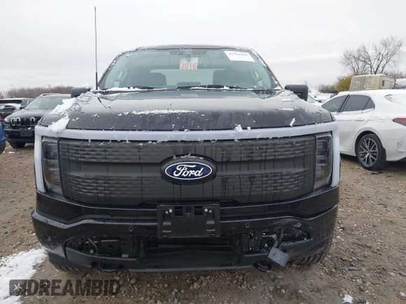 ✅ 2024 Ford F-150 Lightning Flash • VIN: 1FT6W3L75RWG19013 • Lot: 43724165. Wystawiony na IAAI z przebiegiem 10 160 mil. Bezpłatny archiwum sprzedaży aukcyjnych z USA i szczegółowy raport historii pojazdu na DreamBid. Zdjęcie 12.