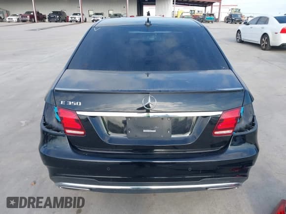 ✅ 2016 Mercedes-Benz E 350 Sport • VIN: WDDHF5KB4GB231551 • Lot: 42039968. Listed on IAAI with 122,658 mi. Free auction sales archive from the USA and detailed vehicle history report at DreamBid. Image 17.