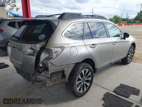 ✅ 2015 Subaru Outback Limited • VIN: 4S4BSENC7F3306523 • Lot: 43649973. Wystawiony na IAAI z przebiegiem 107 349 mil. Bezpłatny archiwum sprzedaży aukcyjnych z USA i szczegółowy raport historii pojazdu na DreamBid. Zdjęcie 4.