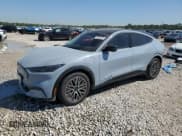 ✅ 2024 Ford Mustang Mach-E Premium • VIN: 3FMTK3R72RMA15369 • Лот: 50387625. Опубликован ранее на Copart с пробегом 1 440 миль. Бесплатный доступ к архиву аукционных продаж из США и подробный отчёт об истории автомобиля на DreamBid. Изображение 1.