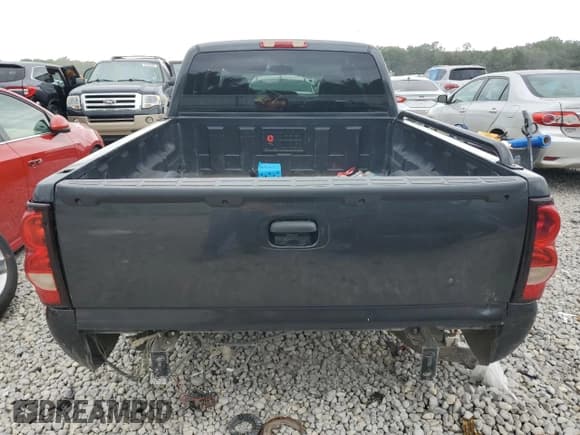 ✅ 2005 Chevrolet Silverado 1500 Z71 • VIN: 1GCEK19B45Z199888 • Лот: 62679304. Опубликован ранее на Copart с пробегом 291 092 миль. Бесплатный доступ к архиву аукционных продаж из США и подробный отчёт об истории автомобиля на DreamBid. Изображение 6.