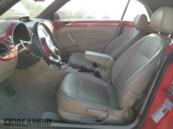 ✅ 2014 Volkswagen Beetle 2.0L TDI • VIN: 3VW5L7AT9EM804409 • Lot: 62685905. Listed on Copart with 91,277 mi. Free auction sales archive from the USA and detailed vehicle history report at DreamBid. Image 7.