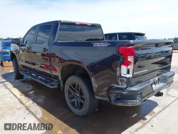 ✅ 2023 Chevrolet Silverado 1500 LT Trail Boss • VIN: 3GCUDFED3PG196963 • Lot: 42379114. Wystawiony na IAAI z przebiegiem 70 043 mil. Bezpłatny archiwum sprzedaży aukcyjnych z USA i szczegółowy raport historii pojazdu na DreamBid. Zdjęcie 3.