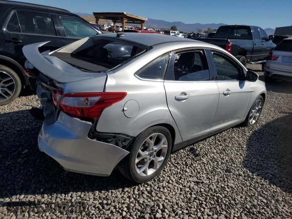 ✅ 2012 Ford Focus Titanium • VIN: 1FAHP3J29CL174755 • Lot: 81505515. Wystawiony na Copart z przebiegiem 145 293 mil. Bezpłatny archiwum sprzedaży aukcyjnych z USA i szczegółowy raport historii pojazdu na DreamBid. Zdjęcie 3.