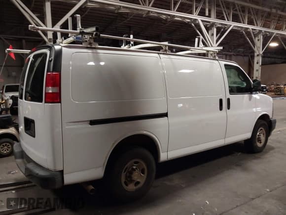 ✅ 2017 Chevrolet Express Cargo • VIN: 1GCWGAFF0H1134097 • Лот: 43193210. Опубликован ранее на IAAI с пробегом 130 349 миль. Бесплатный доступ к архиву аукционных продаж из США и подробный отчёт об истории автомобиля на DreamBid. Изображение 13.