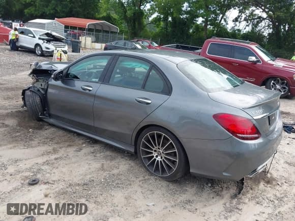 ✅ 2021 Mercedes-Benz C 300 • VIN: W1KWF8DB8MR634599 • Лот: 42516375. Опубликован ранее на IAAI с пробегом 31 000 миль. Бесплатный доступ к архиву аукционных продаж из США и подробный отчёт об истории автомобиля на DreamBid. Изображение 3.