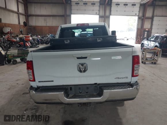 ✅ 2022 Ram 2500 Big Horn • VIN: 3C6UR5DL6NG436791 • Lot: 42287288. Wystawiony na IAAI z przebiegiem 62 207 mil. Bezpłatny archiwum sprzedaży aukcyjnych z USA i szczegółowy raport historii pojazdu na DreamBid. Zdjęcie 17.