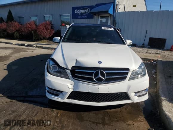 ✅ 2014 Mercedes-Benz C 300 Sport • VIN: WDDGF8AB7ER310960 • Лот: 86628545. Опубликован ранее на Copart с пробегом 118 301 миль. Бесплатный доступ к архиву аукционных продаж из США и подробный отчёт об истории автомобиля на DreamBid. Изображение 5.