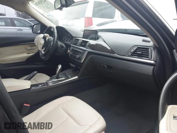 ✅ 2015 BMW 3 Series 328i • VIN: WBA3C1C57FP853235 • Lot: 42192678. Listed on IAAI with 133,665 mi. Free auction sales archive from the USA and detailed vehicle history report at DreamBid. Image 5.