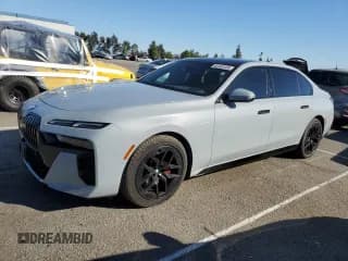 ✅ 2024 BMW 7 Series 740i • VIN: WBA23EH06RCR73037 • Лот: 82455185. Опубликован ранее на Copart с пробегом 26 363 миль. Бесплатный доступ к архиву аукционных продаж из США и подробный отчёт об истории автомобиля на DreamBid. Изображение 1.
