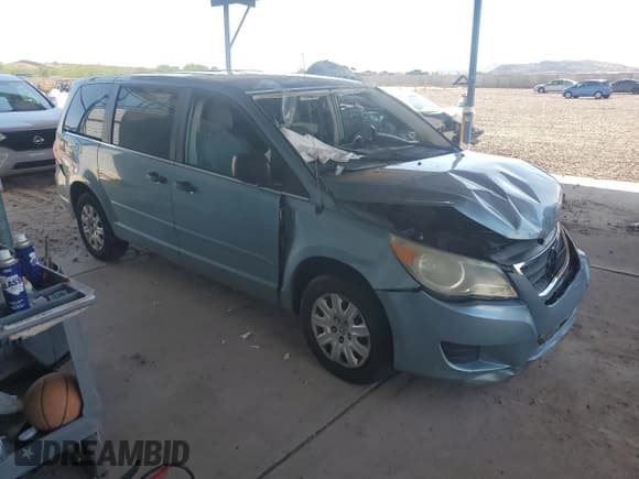 ✅ 2010 Volkswagen Routan S • VIN: 2V4RW4D16AR305886 • Lot: 66039854. Listed on Copart with 164,087 mi. Free auction sales archive from the USA and detailed vehicle history report at DreamBid. Image 4.