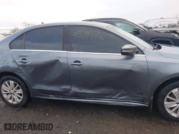 ✅ 2015 Volkswagen Jetta SE • VIN: 3VWD17AJ8FM306963 • Lot: 43744776. Wystawiony na IAAI z przebiegiem 59 710 mil. Bezpłatny archiwum sprzedaży aukcyjnych z USA i szczegółowy raport historii pojazdu na DreamBid. Zdjęcie 13.