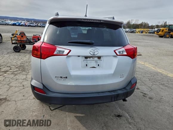 ✅ 2015 Toyota RAV4 LE • VIN: JTMBFREV2FJ042575 • Lot: 95667135. Listed on Copart with 245,773 mi. Free auction sales archive from the USA and detailed vehicle history report at DreamBid. Image 6.