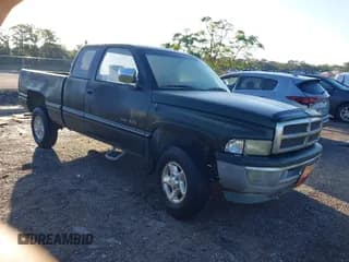 ✅ 1997 Dodge 1500 • VIN: 3B7HF13Z8VM597128 • Lot: 43483422. Wystawiony na IAAI z przebiegiem 150 414 mil. Bezpłatny archiwum sprzedaży aukcyjnych z USA i szczegółowy raport historii pojazdu na DreamBid. Zdjęcie 1.