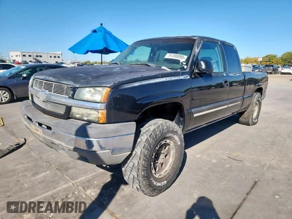✅ 2003 Chevrolet Silverado 1500 LS • VIN: 2GCEC19V331277882 • Lot: 91390095. Listed on Copart with 216,100 mi. Free auction sales archive from the USA and detailed vehicle history report at DreamBid. Image 1.