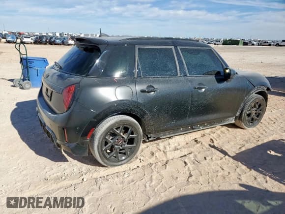 ✅ 2025 MINI Hardtop 4 Door Cooper S • VIN: WMW53GD09S2W65919 • Lot: 92370725. Wystawiony na Copart z przebiegiem 11 276 mil. Bezpłatny archiwum sprzedaży aukcyjnych z USA i szczegółowy raport historii pojazdu na DreamBid. Zdjęcie 3.