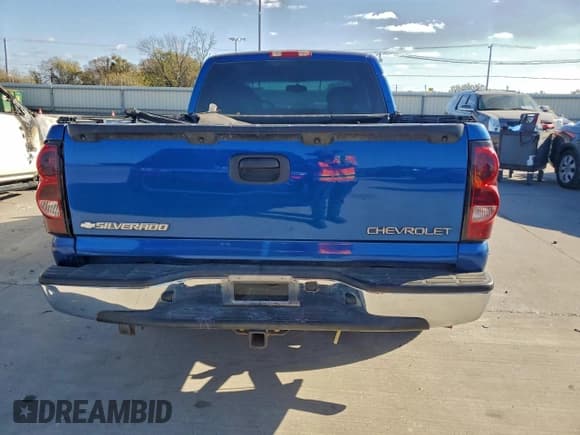 ✅ 2004 Chevrolet Silverado 1500 LS • VIN: 2GCEC19TX41108989 • Lot: 89694675. Wystawiony na Copart z przebiegiem 196 736 mil. Bezpłatny archiwum sprzedaży aukcyjnych z USA i szczegółowy raport historii pojazdu na DreamBid. Zdjęcie 6.