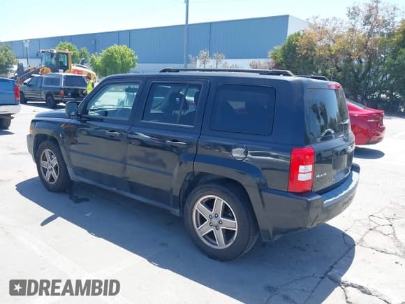 ✅ 2008 Jeep Patriot Sport • VIN: 1J8FF28W58D547405 • Lot: 42201516. Listed on IAAI with 130,818 mi. Free auction sales archive from the USA and detailed vehicle history report at DreamBid. Image 3.