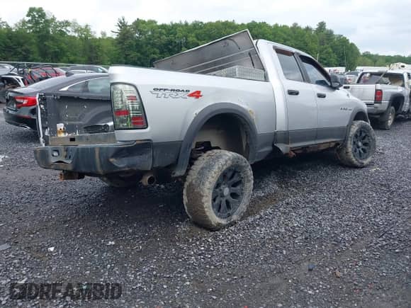 2010 Dodge 1500 Laramie с VIN 1D7RV1GT6AS123182, выставлен на аукционе IAAI как лот 42371124 с пробегом 172 072 миль миль и . История ставок и продаж доступна на DreamBid. Изображение 4.