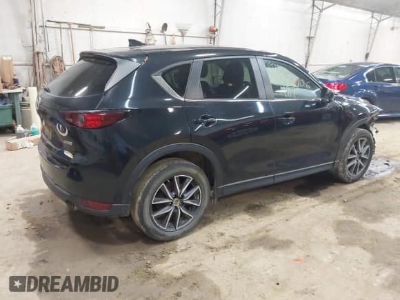 ✅ 2018 Mazda CX-5 Touring • VIN: JM3KFBCM2J0380100 • Lot: 43777906. Wystawiony na IAAI z przebiegiem 108 960 mil. Bezpłatny archiwum sprzedaży aukcyjnych z USA i szczegółowy raport historii pojazdu na DreamBid. Zdjęcie 4.