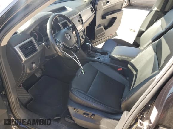 ✅ 2018 Volkswagen Atlas SE • VIN: 1V2CR2CAXJC562196 • Лот: 89733325. Опубликован ранее на Copart с пробегом 120 293 миль. Бесплатный доступ к архиву аукционных продаж из США и подробный отчёт об истории автомобиля на DreamBid. Изображение 7.