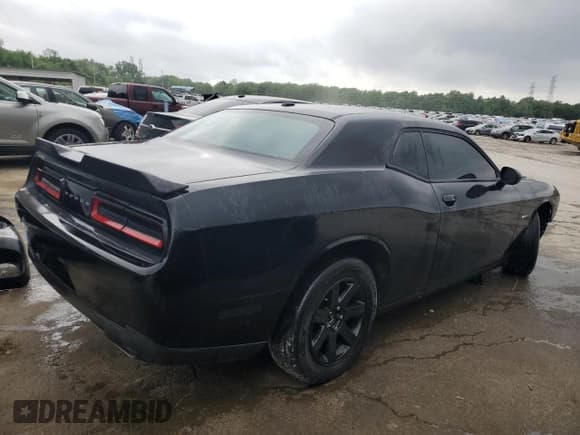 ✅ 2017 Dodge Challenger R/T • VIN: 2C3CDZBT2HH561213 • Lot: 51411724. Wystawiony na Copart z przebiegiem 62 882 mil. Bezpłatny archiwum sprzedaży aukcyjnych z USA i szczegółowy raport historii pojazdu na DreamBid. Zdjęcie 3.