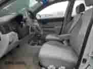 2008 Hyundai Accent GLS z VIN KMHCN46C68U182357, wystawiony jako Copart lot #40635904 z przebiegiem 54 920 mil mil oraz Czysty tytuł • Clean title. Historia ofert i sprzedaży dostępna na DreamBid. Obrazek 7.