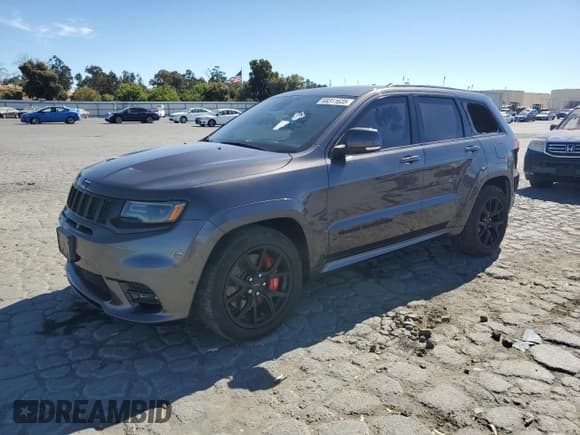 ✅ 2018 Jeep Grand Cherokee SRT • VIN: 1C4RJFDJ8JC488401 • Лот: 68311635. Опубликован ранее на Copart с пробегом 37 512 миль. Бесплатный доступ к архиву аукционных продаж из США и подробный отчёт об истории автомобиля на DreamBid. Изображение 1.