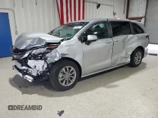 ✅ 2023 Toyota Sienna LE • VIN: 5TDKRKEC1PS151630 • Lot: 84179195. Wystawiony na Copart z przebiegiem 14 205 mil. Bezpłatny archiwum sprzedaży aukcyjnych z USA i szczegółowy raport historii pojazdu na DreamBid. Zdjęcie 1.